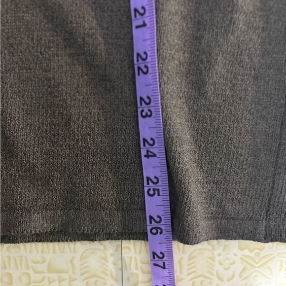 Vintage Black and Tan Sweater - Picture 8 of 9